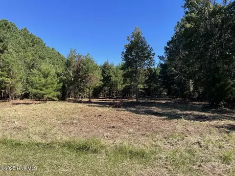 327 Garbacon Dr, Beaufort, NC 28516