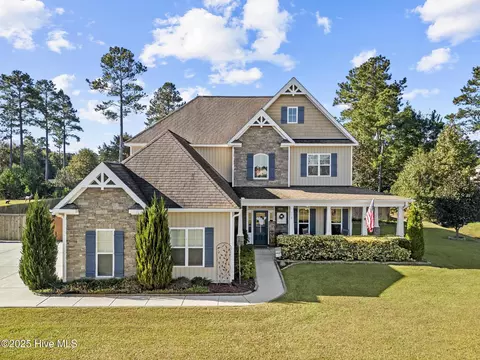 715 Southernwood Pl, Hubert, NC 28539
