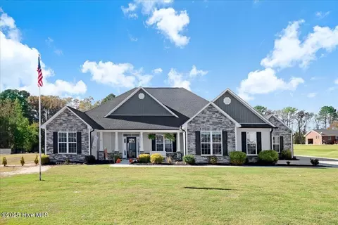101 Jeter Dr, Pikeville, NC 27863