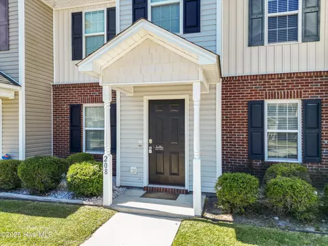 208 Glen Cannon Dr, Jacksonville, NC 28546