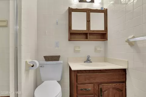 Bath - 102 Osprey Nest Ln, Hampstead, NC 28443 photo 1 of 5