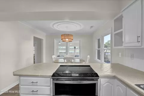 Kitchen - 102 Osprey Nest Ln, Hampstead, NC 28443 photo 3 of 3