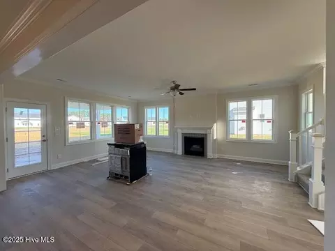 Living - 810 Tupelo Tree Dr, Hubert, NC 28539 photo 1 of 1