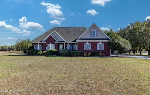301 Edgebrook Dr, Pikeville, NC 27863