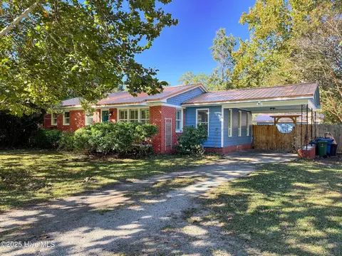 2110 Wisteria Dr, Wilmington, NC 28401