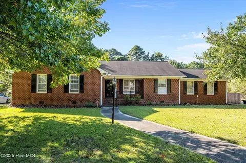 407 Cedarhurst Rd, Greenville, NC 27834