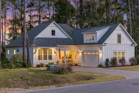 1712 Herons View Dr, Wilmington, NC 28401