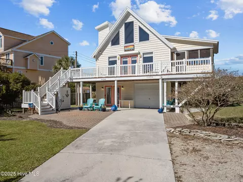 11004 Station St, Emerald Isle, NC 28594