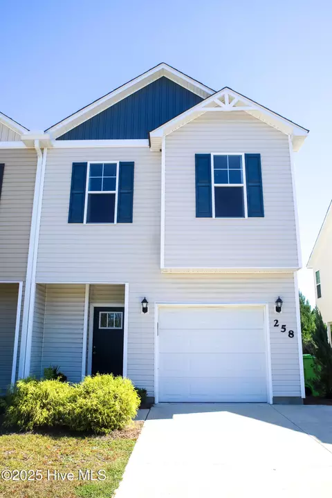 258 Currituck Dr, Holly Ridge, NC 28445
