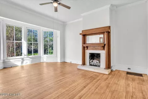 Living - 201 W Main St, Atkinson, NC 28421 photo 7 of 12