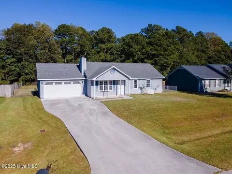 243 Zachary Ln, Hubert, NC 28539