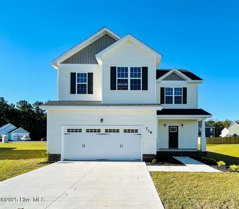 702 Lantern Rest Ln, Jacksonville, NC 28546