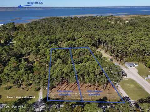 1532 Harkers Island Rd, Beaufort, NC 28516
