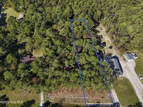 1526 Harkers Island Rd, Beaufort, NC 28516