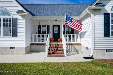 102 Candace Ct, Newport, NC 28570