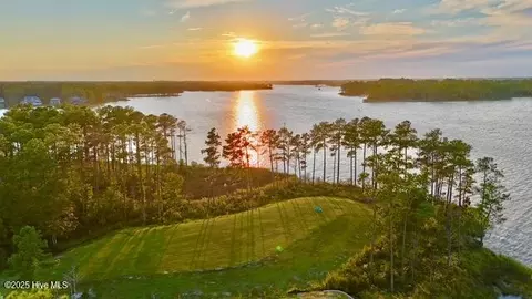 71 Jayne Pt, Oriental, NC 28571