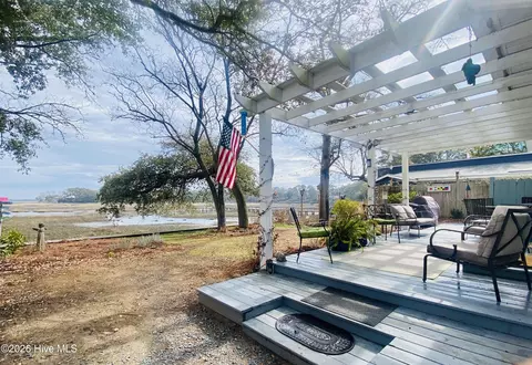 7908 E Yacht Dr, Oak Island, NC 28465