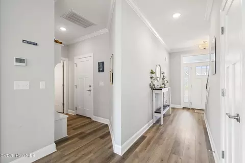 Entry Way - 116 E Barred Owl Dr, Hampstead, NC 28443 photo 3 of 12
