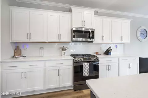 Kitchen - 116 E Barred Owl Dr, Hampstead, NC 28443 photo 4 of 7