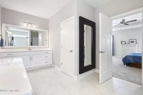 Entry Way - 116 E Barred Owl Dr, Hampstead, NC 28443 photo 9 of 12