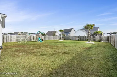 Exterior - 116 E Barred Owl Dr, Hampstead, NC 28443 photo 11 of 14