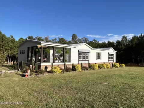 14481 Airbase Rd, Maxton, NC 28364