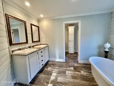 Bath - 14481 Airbase Rd, Maxton, NC 28364 photo 2 of 3