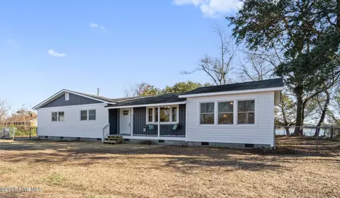 238 Peninsula Manor Rd, Hubert, NC 28539