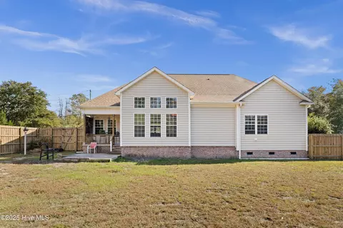 Exterior - 100 Lindy Ct, Hampstead, NC 28443 photo 2 of 2