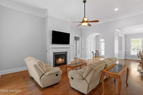 Living - 100 Lindy Ct, Hampstead, NC 28443 photo 1 of 1