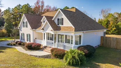 100 Lindy Ct, Hampstead, NC 28443