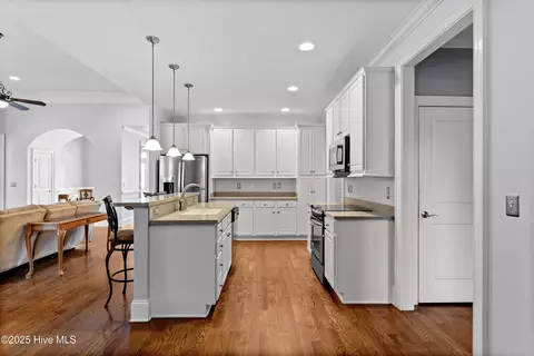 Kitchen - 100 Lindy Ct, Hampstead, NC 28443 photo 2 of 3