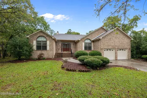 6312 Albatross Dr, New Bern, NC 28560