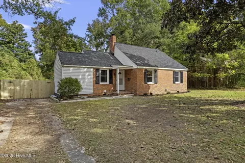 11 Glendale Rd, Jacksonville, NC 28540