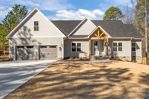 101 Yorkshire Ct, West End, NC 27376