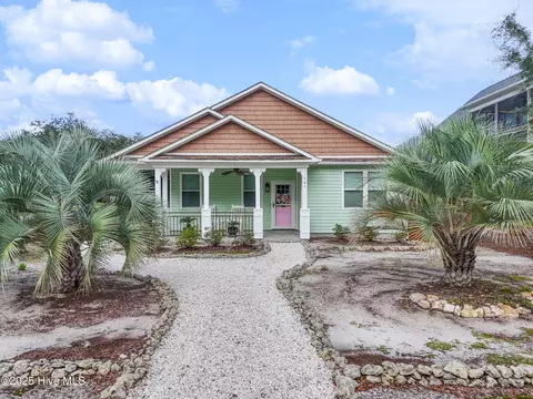 301 NE 51st St, Oak Island, NC 28465