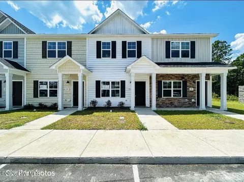 733 Cross Bridge Way, Sneads Ferry, NC 28460