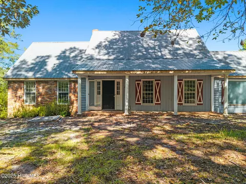 245 Spivey Rd, Tabor City, NC 28463