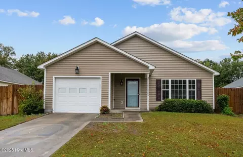 216 Attmore Dr, New Bern, NC 28560