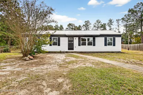 149 Ash Ct, Hubert, NC 28539