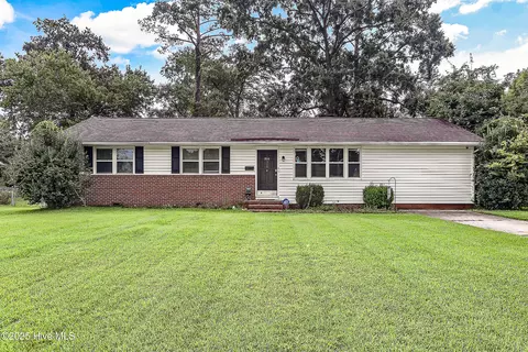 814 Edgewood Dr, Jacksonville, NC 28540