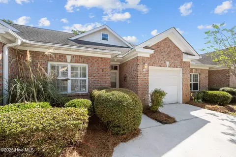 102 Turnbury Ct, Hampstead, NC 28443