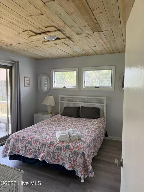 Bedroom - 1037 Hampton St, Corolla, NC 27927 photo 2 of 4