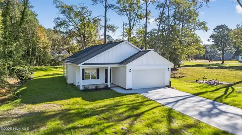 411 E First St, Kenly, NC 27542