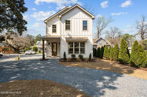 326 N Bennett St, Southern Pines, NC 28387