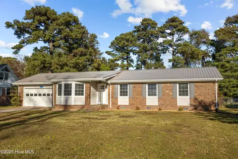 610 Friendly Rd, Morehead City, NC 28557