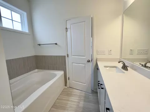 Bath - 100 Kindletree Ln, Carthage, NC 28327 photo 4 of 10