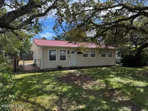 214 NE 54th St, Oak Island, NC 28465