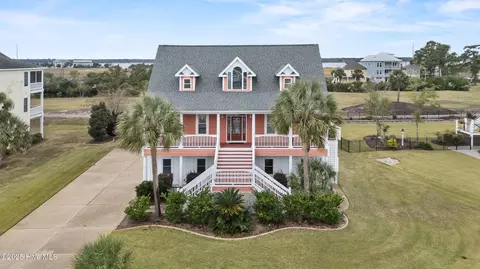 8222 Lakeview Dr, Wilmington, NC 28412