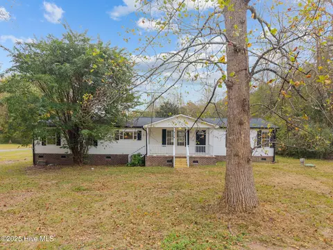 214 Jenkins Rd, Jacksonville, NC 28540